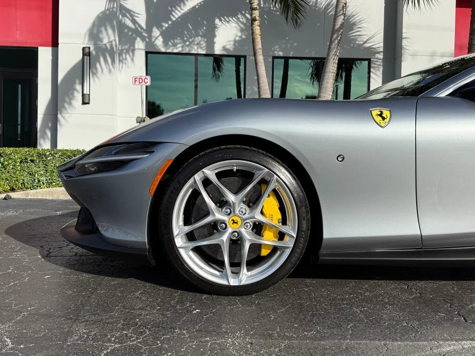 2021 Ferrari Roma - Image 13 of 31