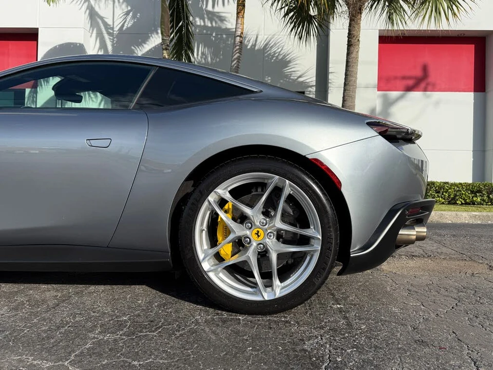 2021 Ferrari Roma - Image 12 of 31