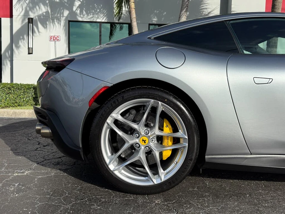 2021 Ferrari Roma - Image 23 of 31