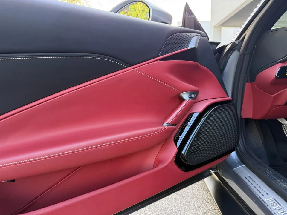 2021 Ferrari Roma - Image 28 of 31