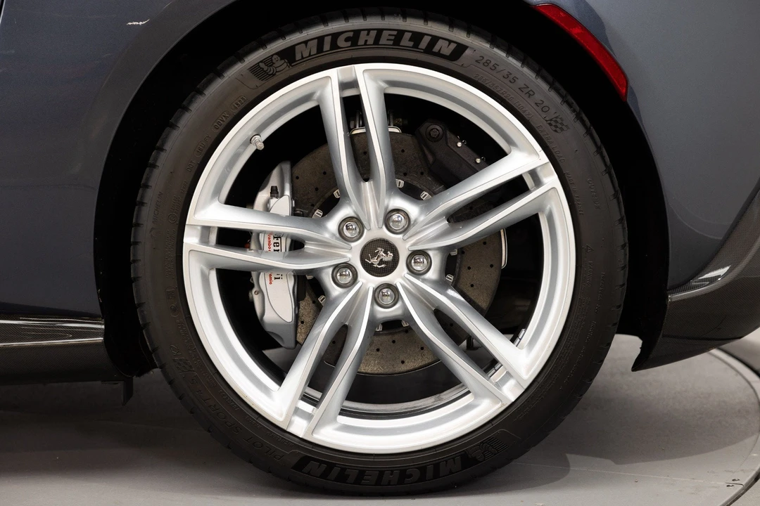 2021 Ferrari Roma - Image 14 of 31