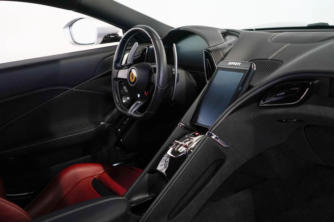 2021 Ferrari Roma - Image 17 of 21