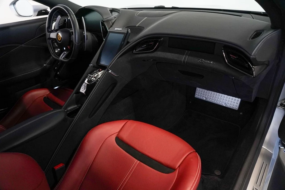 2021 Ferrari Roma - Image 14 of 21