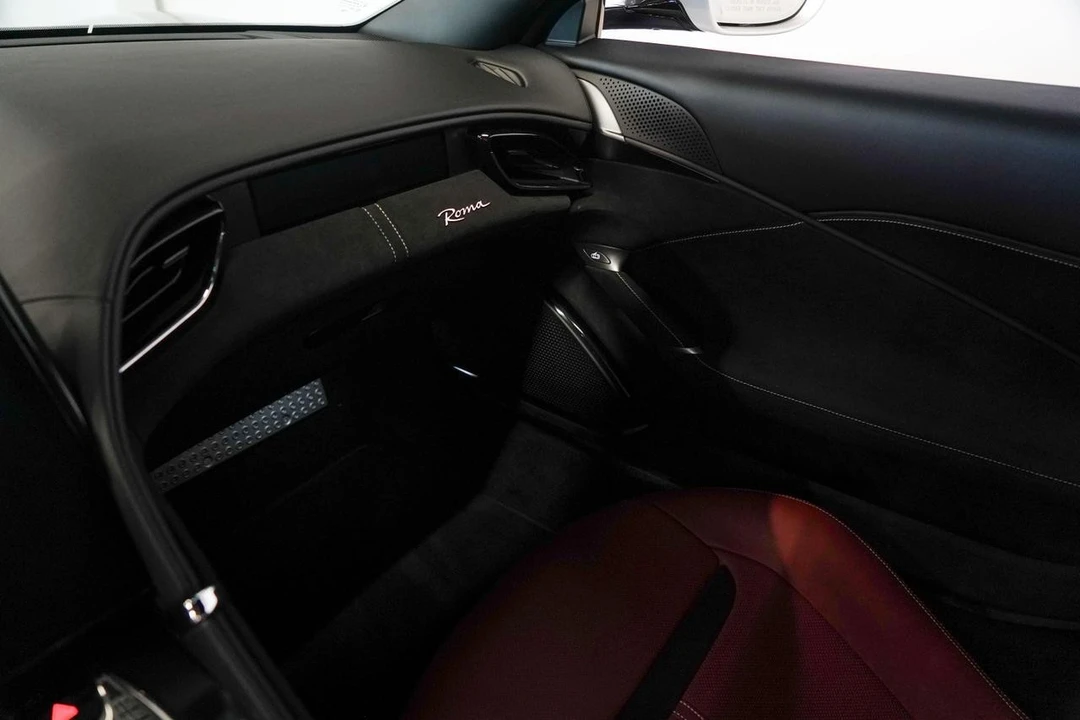 2021 Ferrari Roma - Image 13 of 21