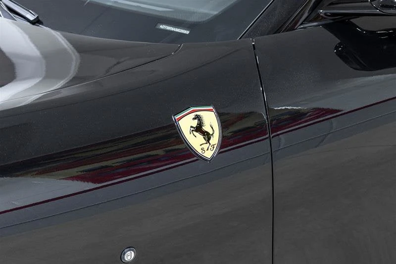 2021 Ferrari Roma - Image 18 of 31