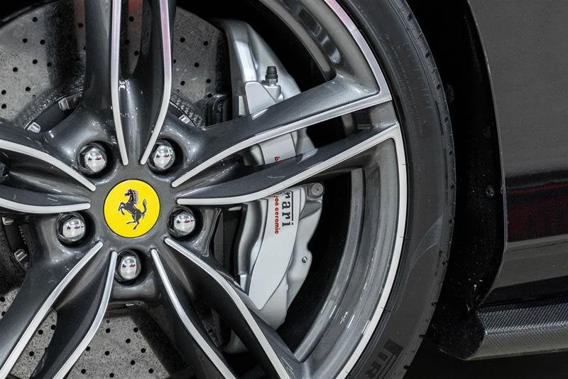 2021 Ferrari Roma - Image 14 of 31