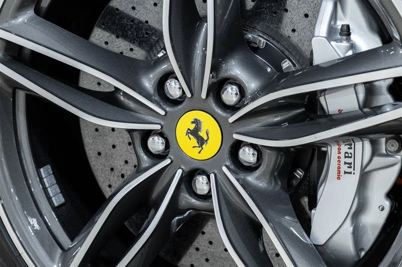 2021 Ferrari Roma - Image 16 of 31