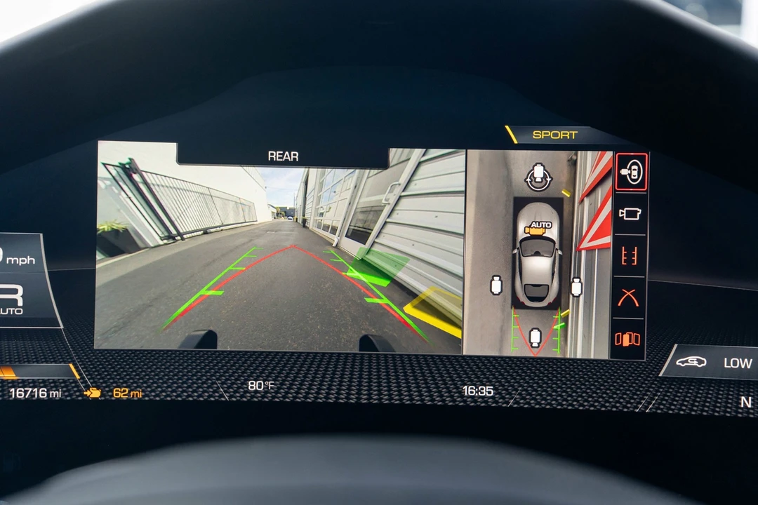 2021 Ferrari Roma - Image 15 of 31