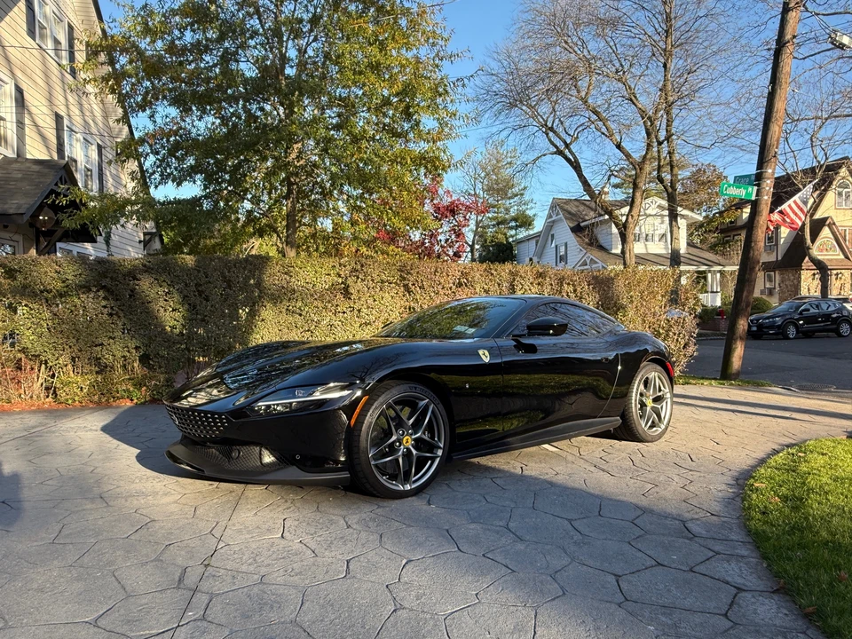 2021 Ferrari Roma - Image 2 of 31