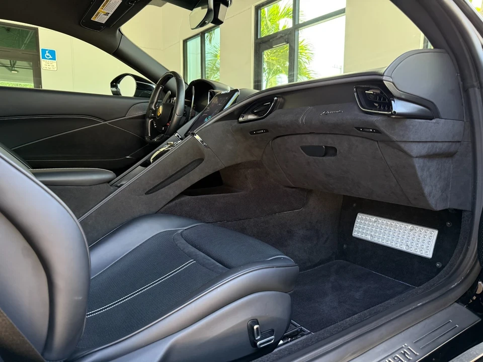 2021 Ferrari Roma - Image 12 of 21