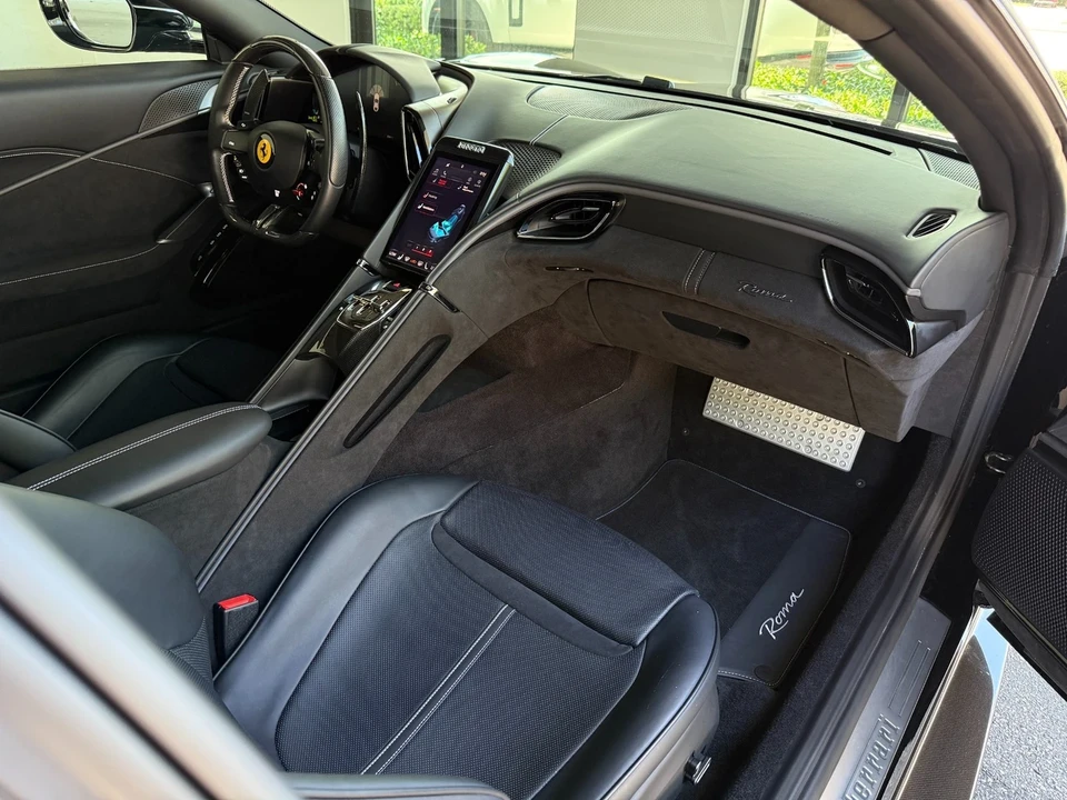 2021 Ferrari Roma - Image 11 of 21