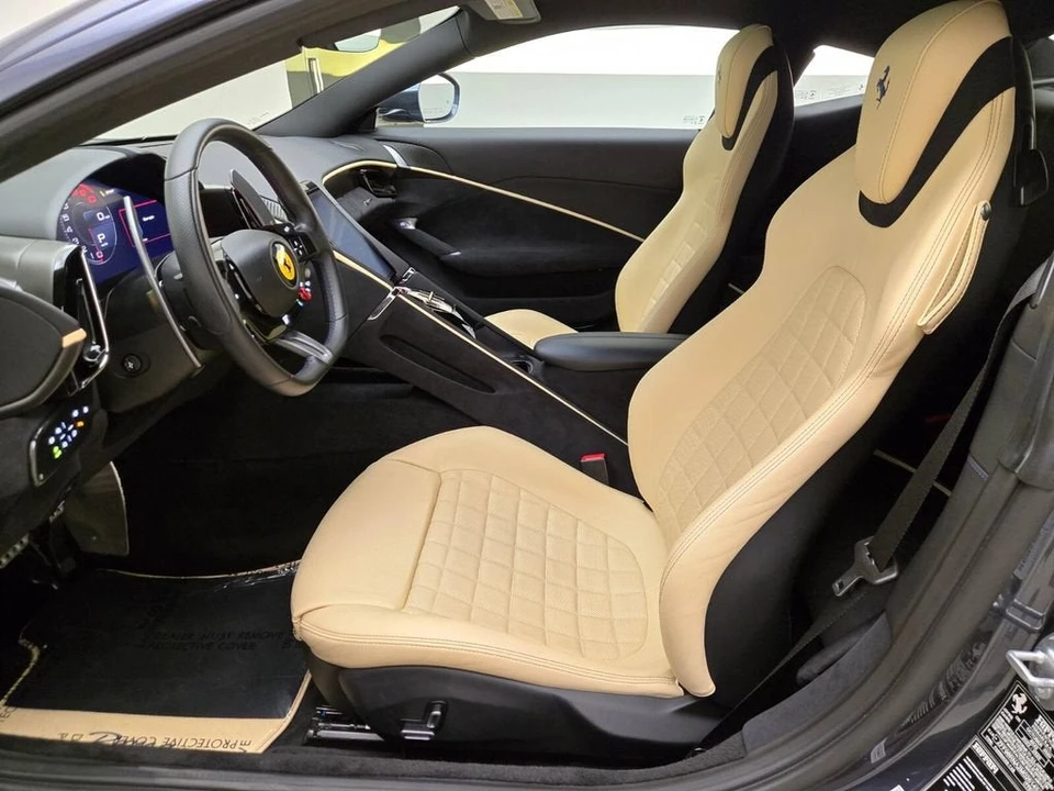 2021 Ferrari Roma - Image 18 of 31