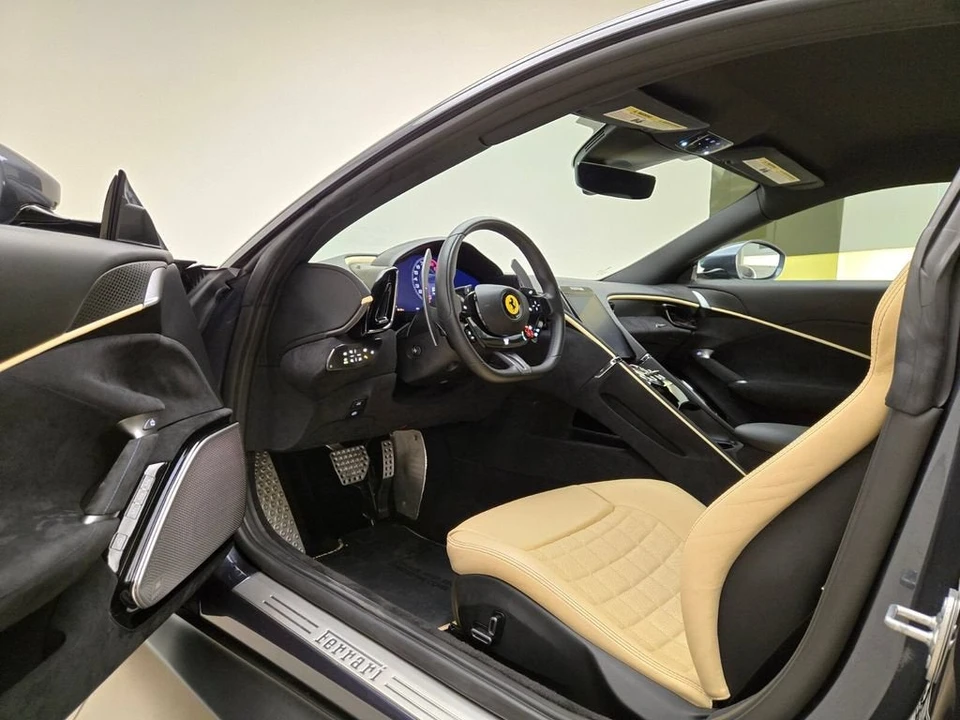 2021 Ferrari Roma - Image 17 of 31