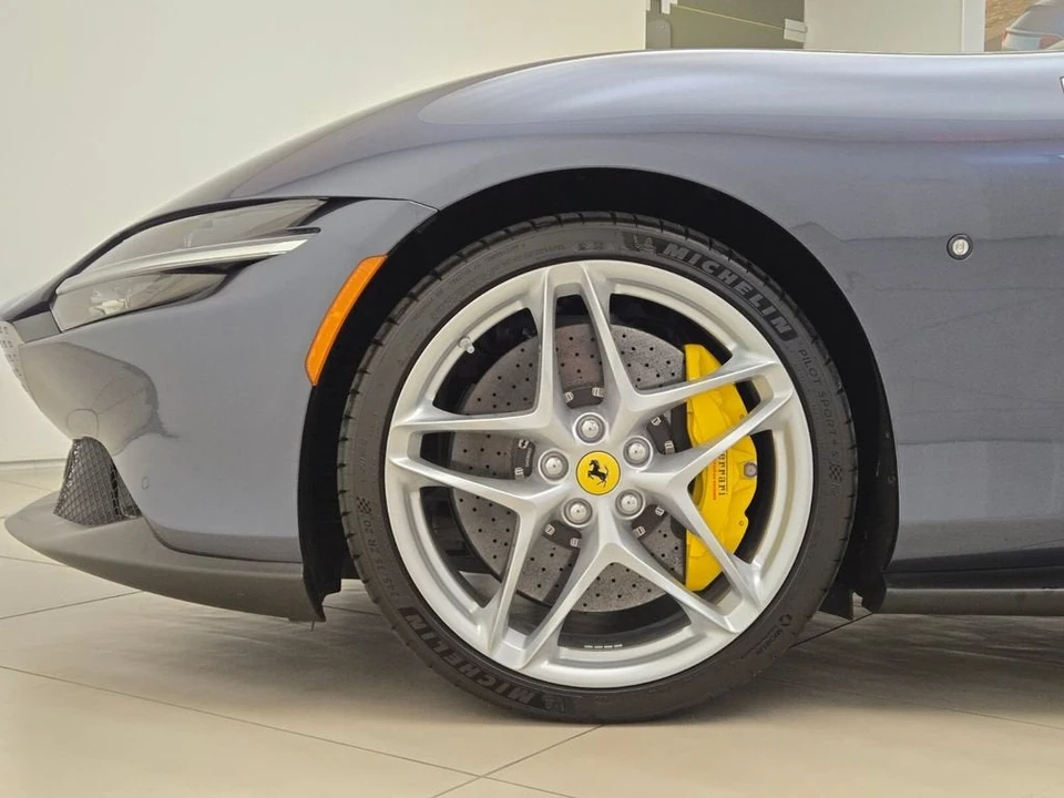 2021 Ferrari Roma - Image 13 of 31
