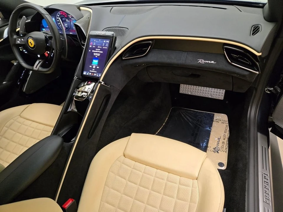 2021 Ferrari Roma - Image 26 of 31