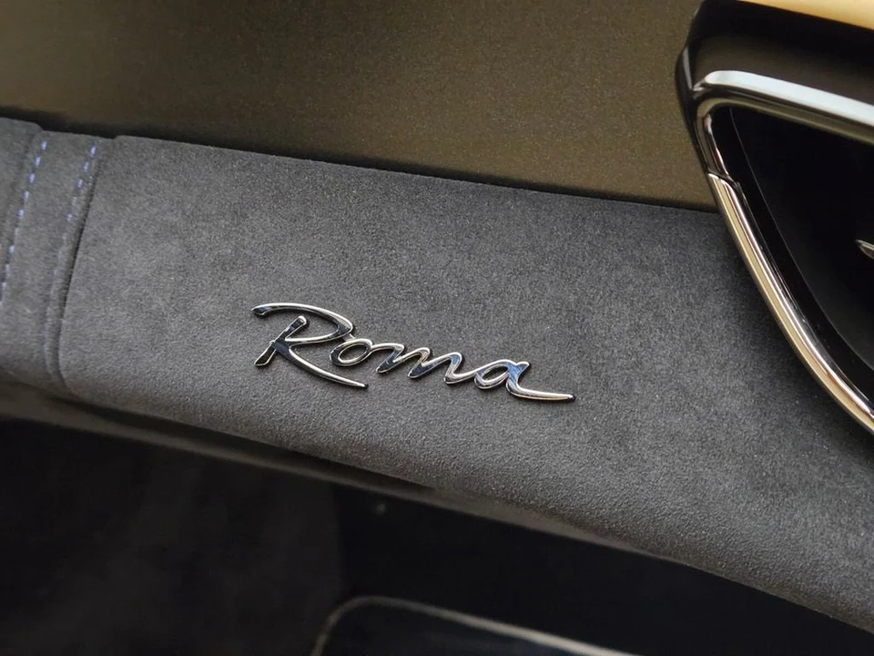 2021 Ferrari Roma - Image 27 of 31