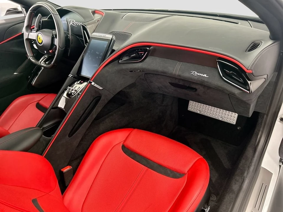 2021 Ferrari Roma - Image 16 of 31