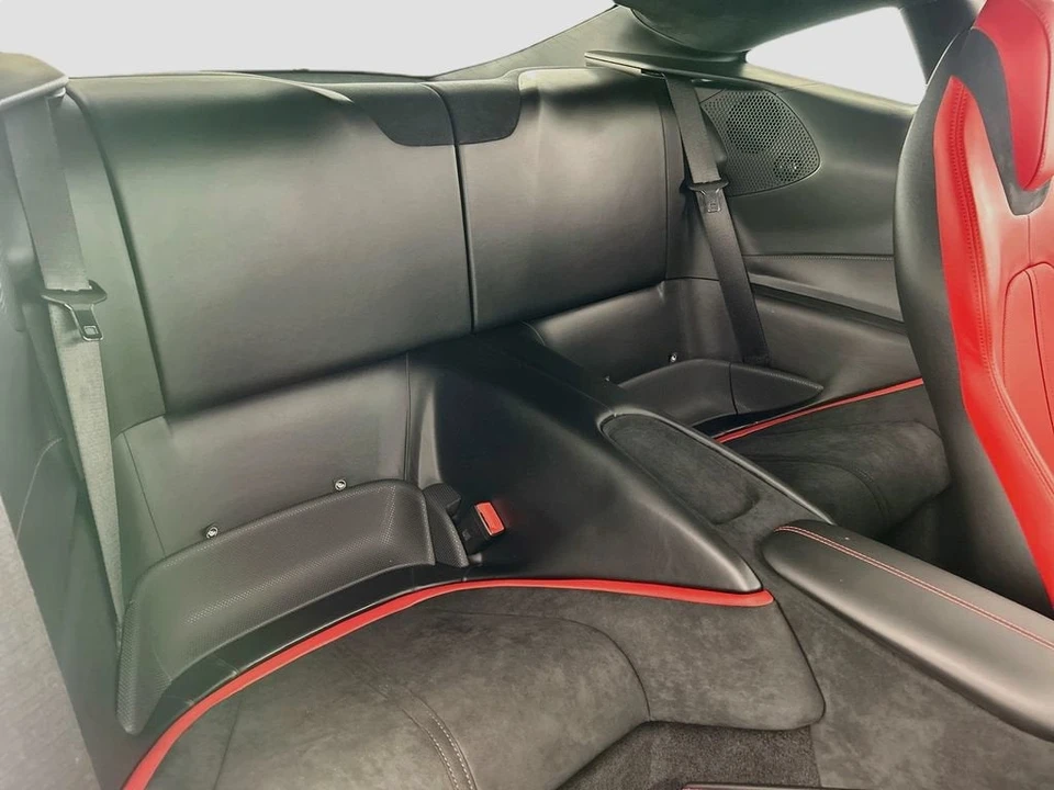 2021 Ferrari Roma - Image 21 of 31