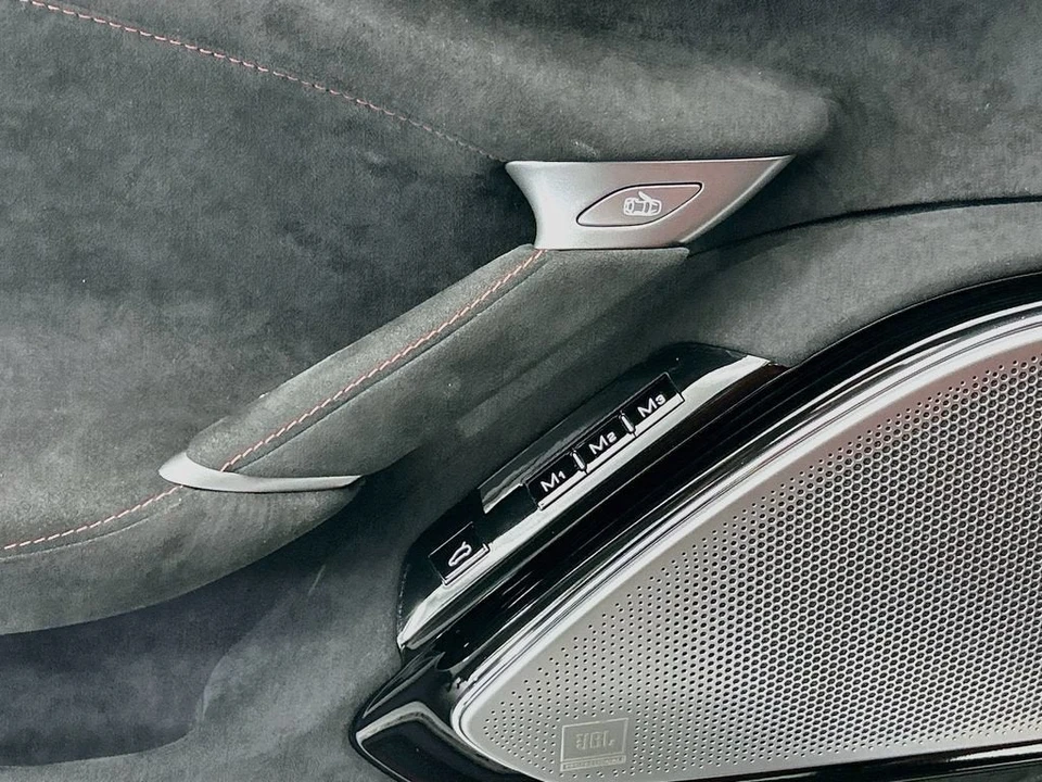 2021 Ferrari Roma - Image 22 of 31