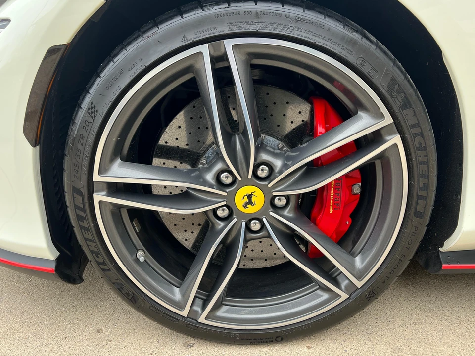 2021 Ferrari Roma - Image 28 of 31