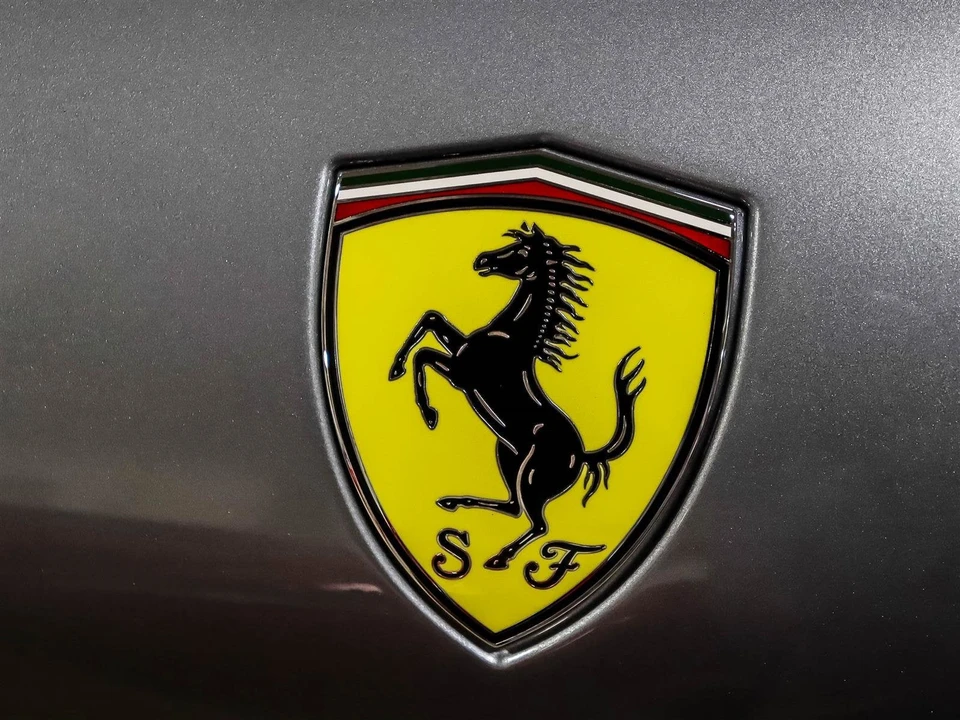 2021 Ferrari Roma - Image 18 of 25