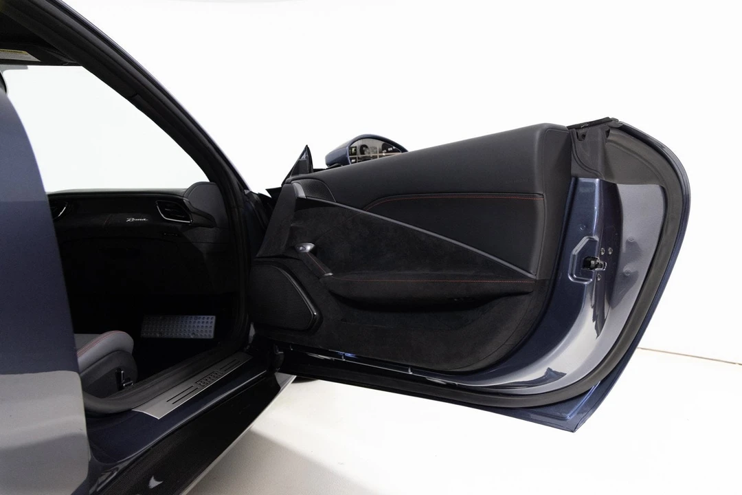 2021 Ferrari Roma - Image 16 of 31