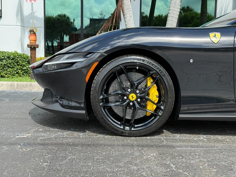 2021 Ferrari Roma - Image 15 of 31