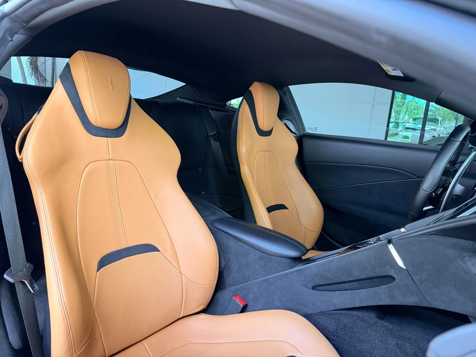 2021 Ferrari Roma - Image 28 of 31