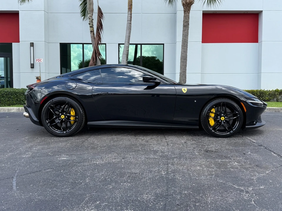 2021 Ferrari Roma - Image 2 of 31
