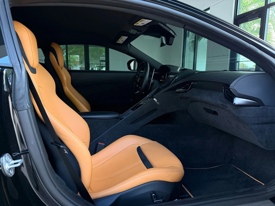2021 Ferrari Roma - Image 26 of 31