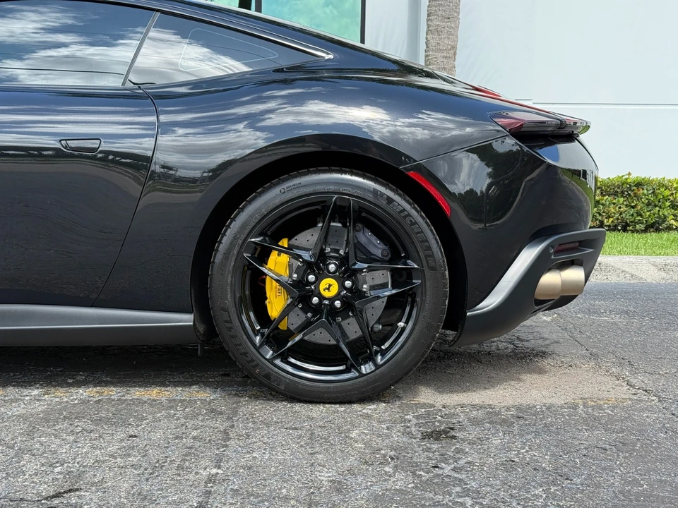2021 Ferrari Roma - Image 14 of 31