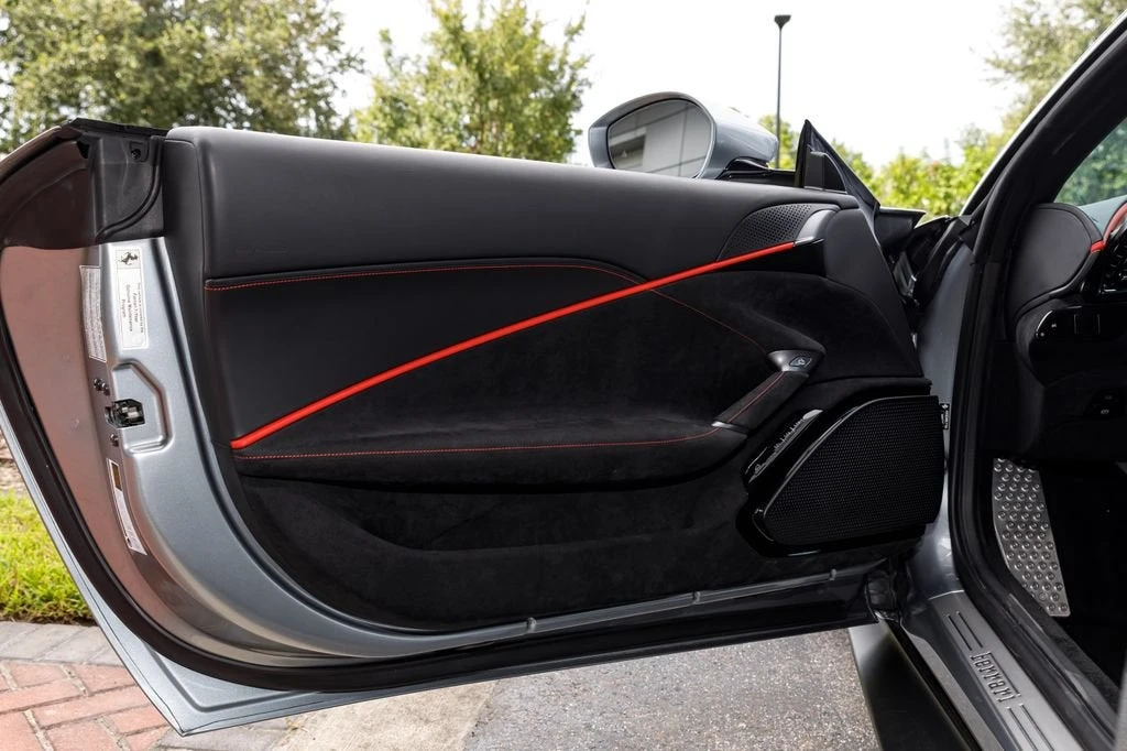 2021 Ferrari Roma - Image 22 of 31