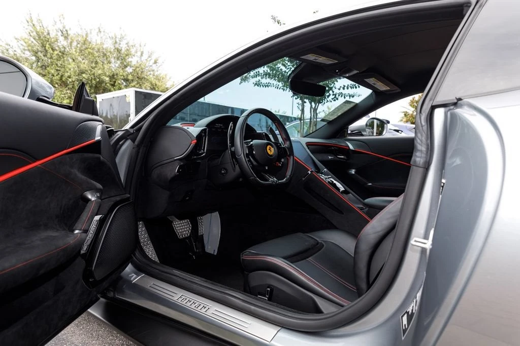 2021 Ferrari Roma - Image 26 of 31