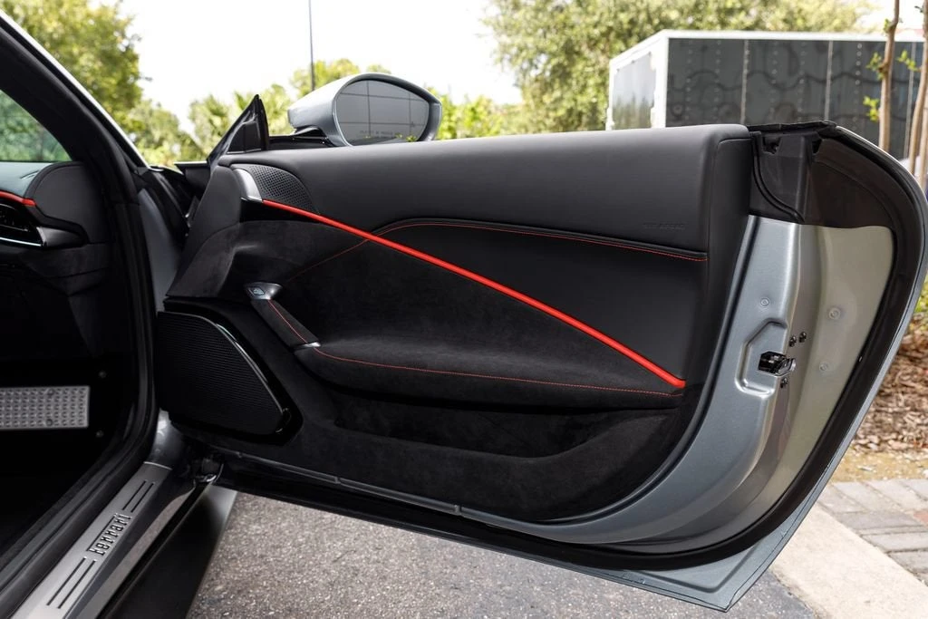 2021 Ferrari Roma - Image 16 of 31