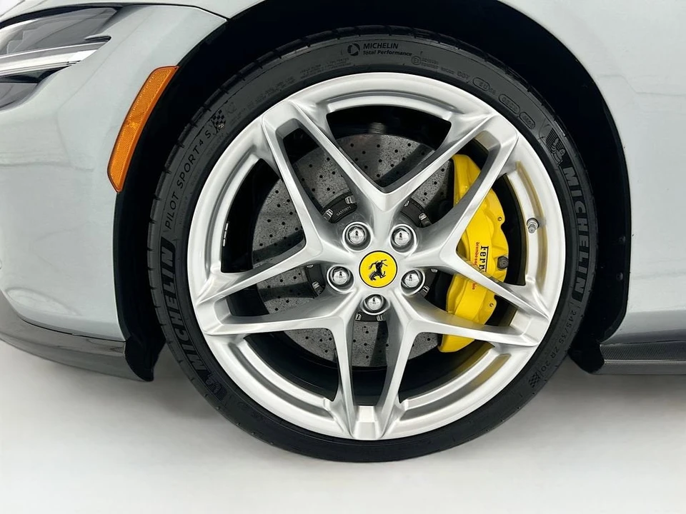 2021 Ferrari Roma - Image 29 of 31