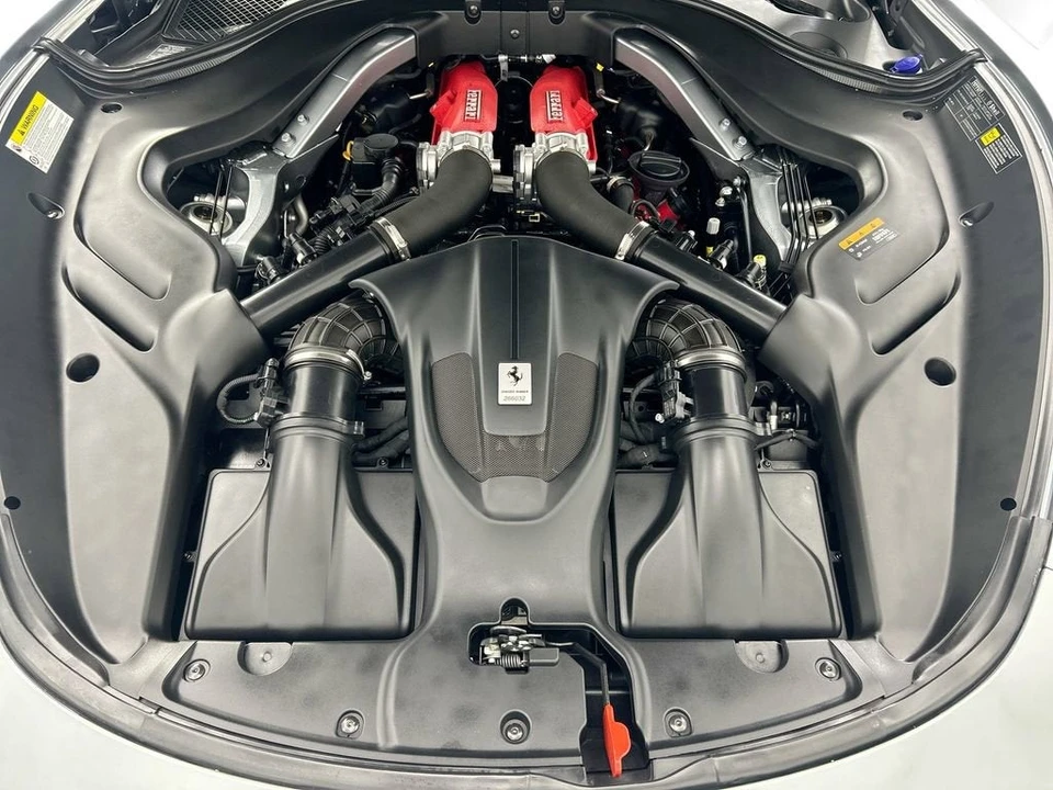 2021 Ferrari Roma - Image 27 of 31