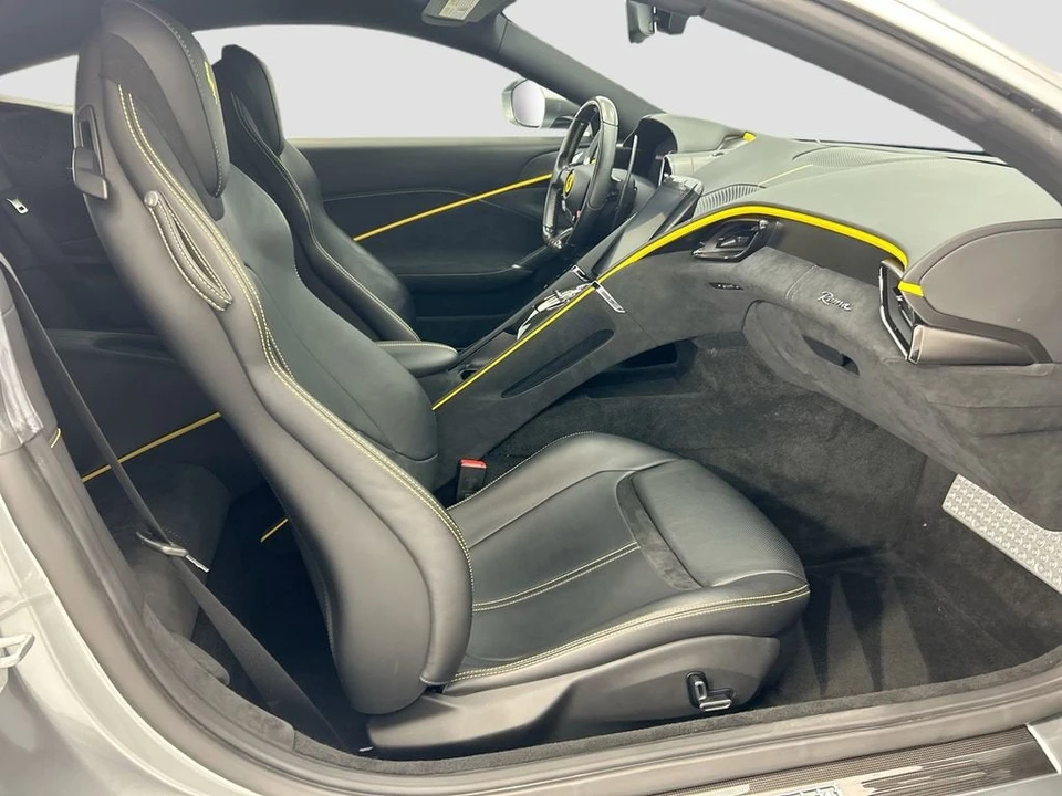 2021 Ferrari Roma - Image 19 of 31