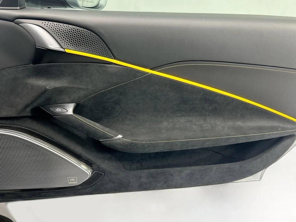 2021 Ferrari Roma - Image 24 of 31