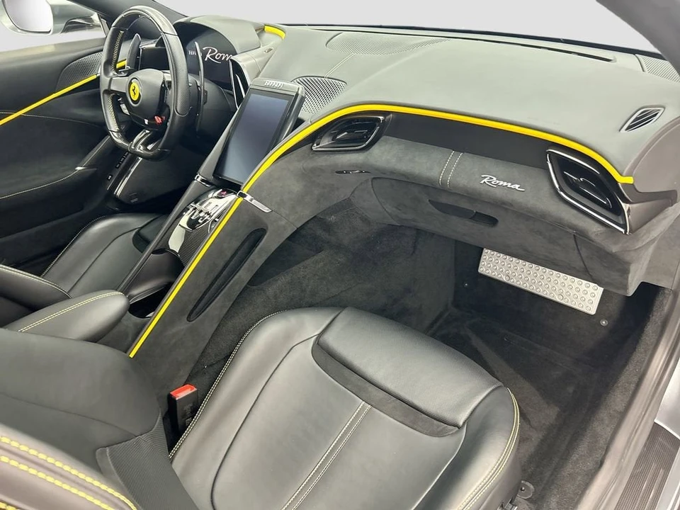 2021 Ferrari Roma - Image 16 of 31