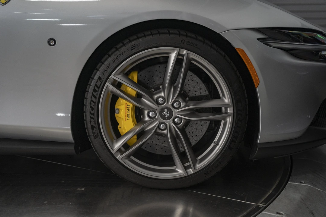 2021 Ferrari Roma - Image 14 of 31