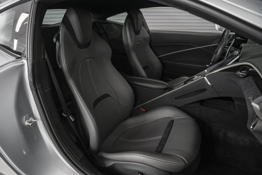 2021 Ferrari Roma - Image 25 of 31