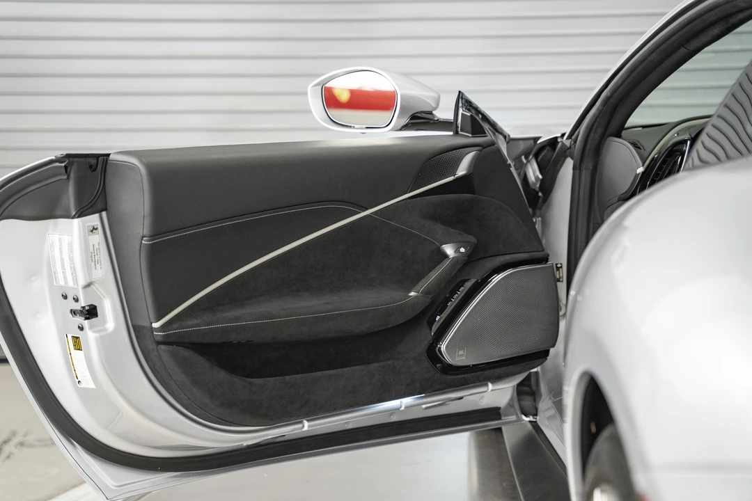 2021 Ferrari Roma - Image 17 of 31