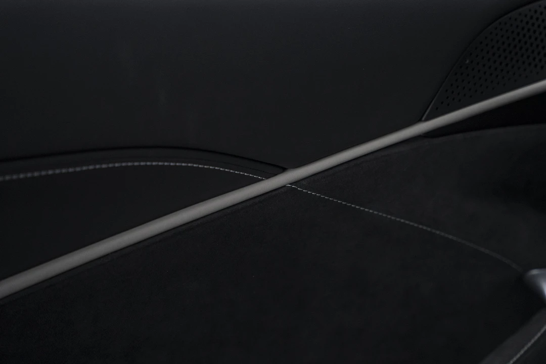 2021 Ferrari Roma - Image 18 of 31
