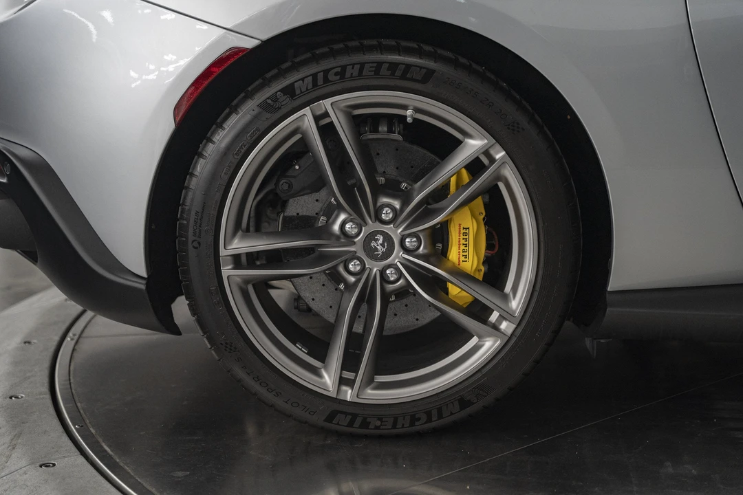 2021 Ferrari Roma - Image 13 of 31