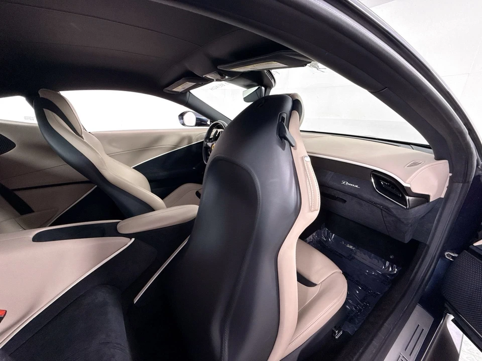 2021 Ferrari Roma - Image 24 of 31