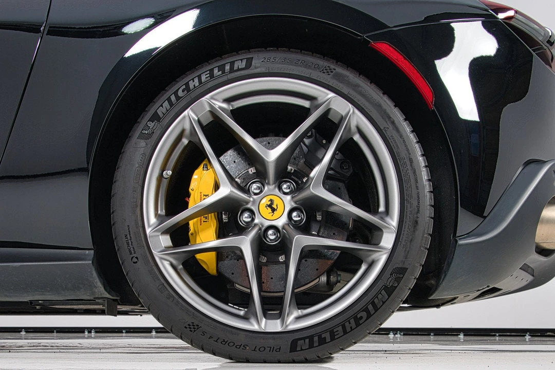 2021 Ferrari Roma - Image 18 of 31
