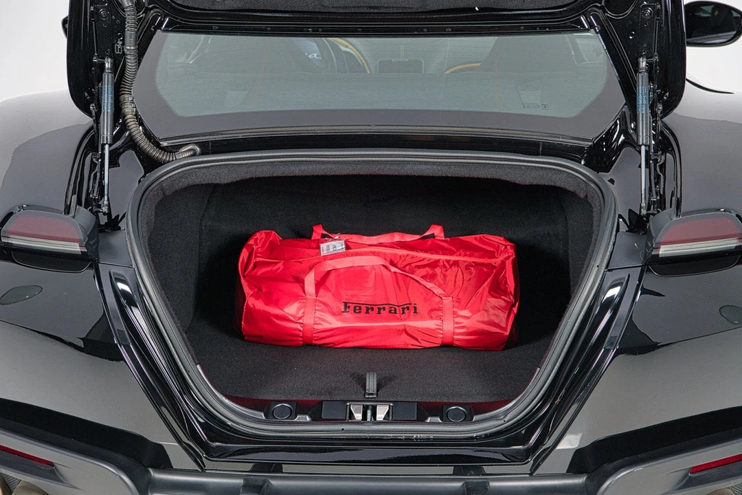 2021 Ferrari Roma - Image 28 of 31