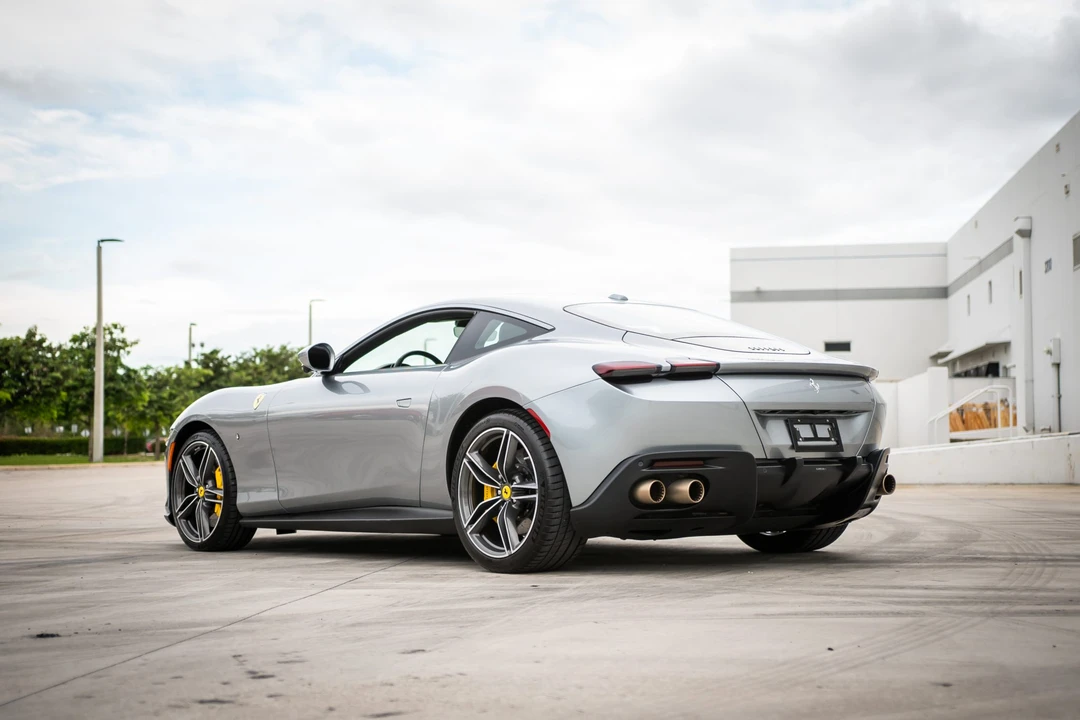 2021 Ferrari Roma - Image 28 of 31