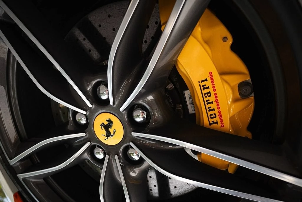2021 Ferrari Roma - Image 14 of 31