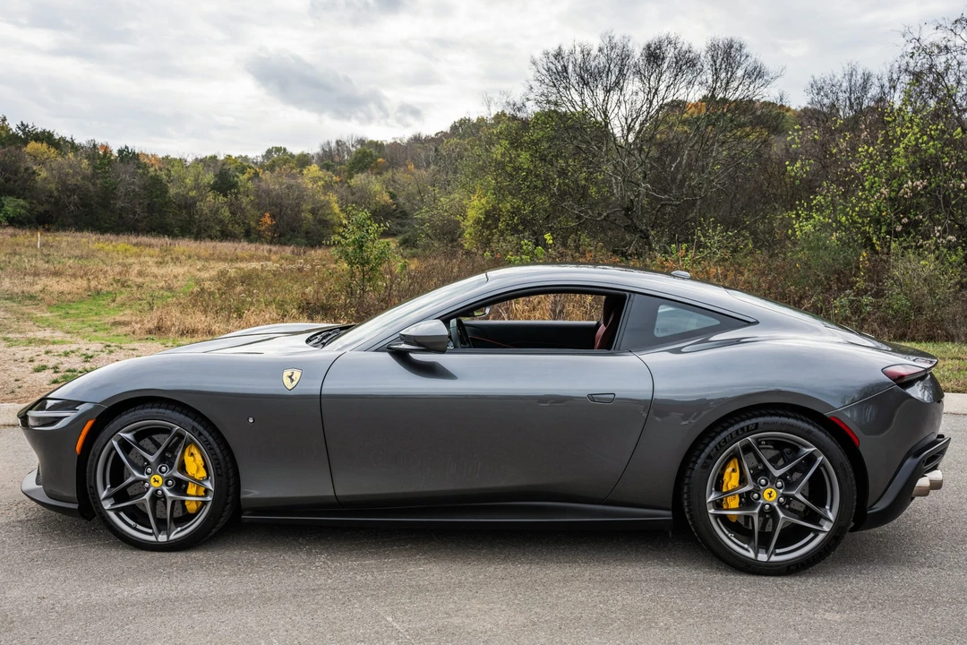 2021 Ferrari Roma - Image 12 of 31